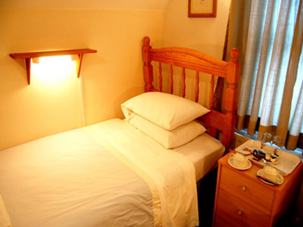 St. George'S Lodge Kingston upon Thames  Ruang foto