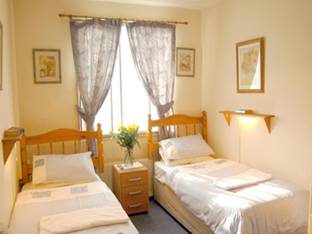 St. George'S Lodge Kingston upon Thames  Ruang foto